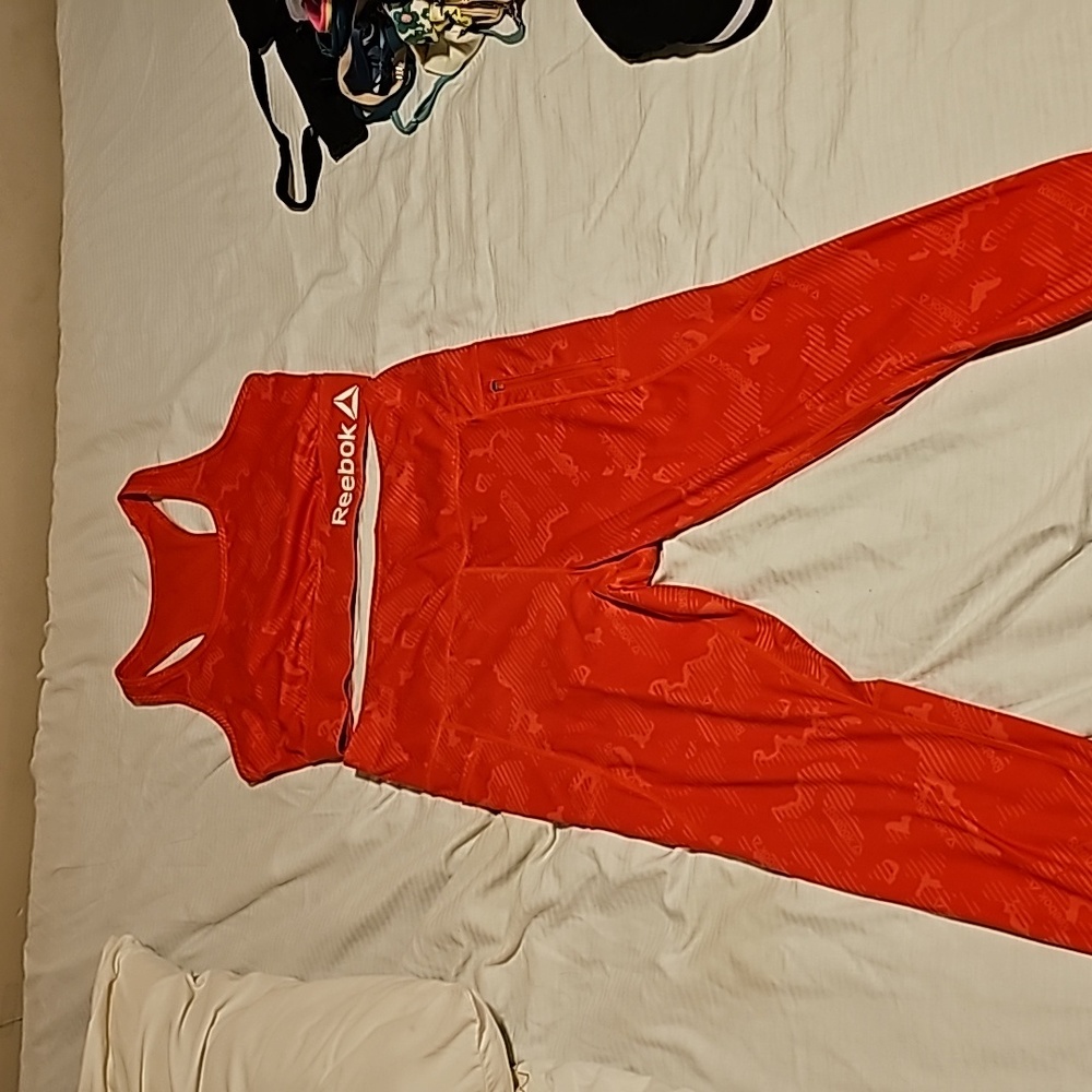 REEBOK Sportsbra and leggings Atheletic Wear.Orange/red colored.excellent condit